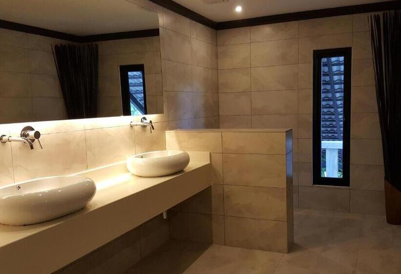 اتاق لوکس خانوادگی, Lot 33 Boutique