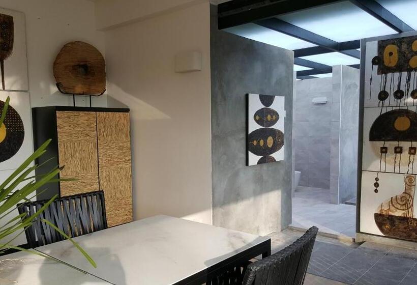 جناح إدارى, Lot 33 Boutique