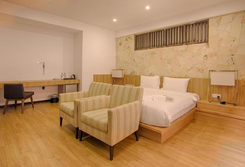 جناح إدارى, Lot 33 Boutique