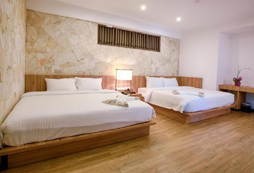 جناح إدارى, Lot 33 Boutique