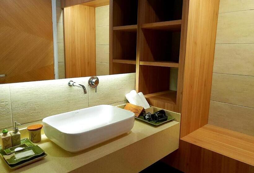 غرفة عائلية, Lot 33 Boutique