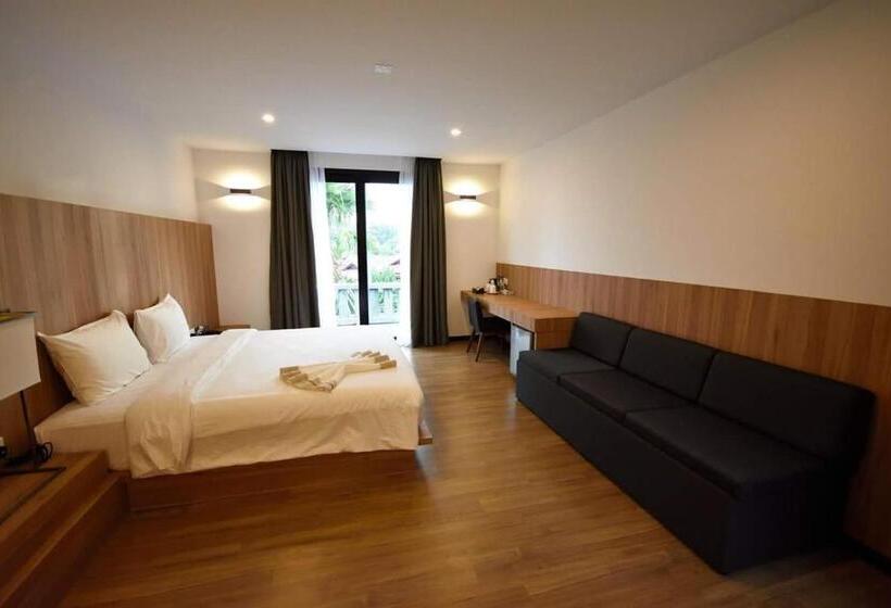 جناح جونيور مزوَّد بشرفة, Lot 33 Boutique