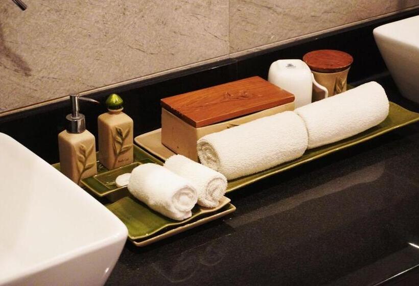 جناح جونيور مزوَّد بشرفة, Lot 33 Boutique