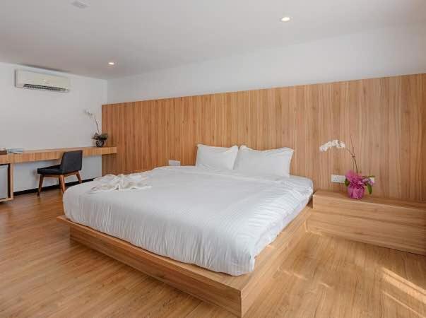 جناح دوبلكس, Lot 33 Boutique