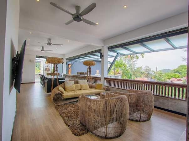 جناح دوبلكس, Lot 33 Boutique