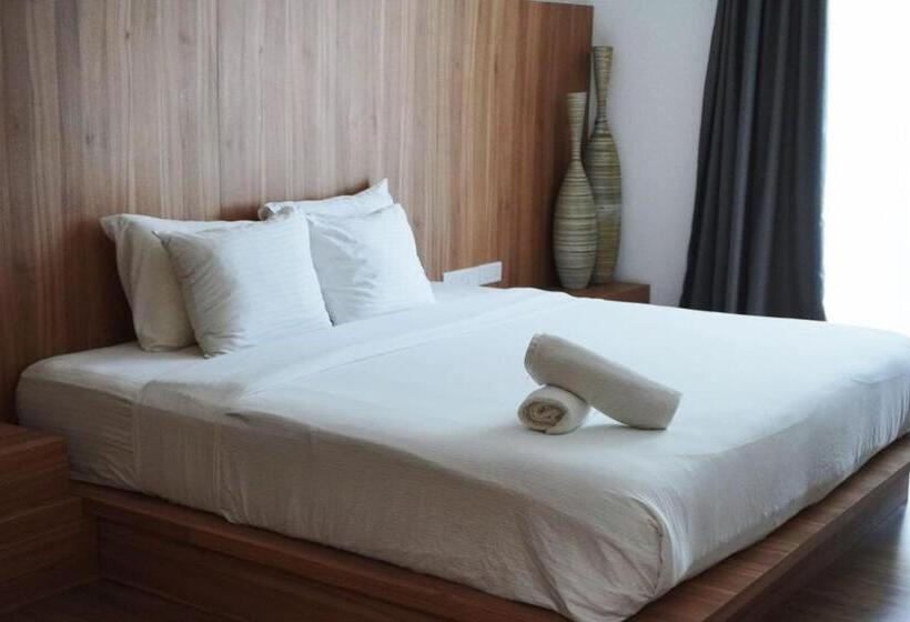 جناح دوبلكس, Lot 33 Boutique