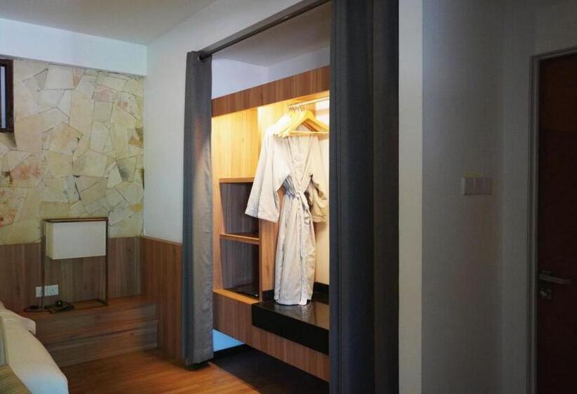 جناح دوبلكس, Lot 33 Boutique