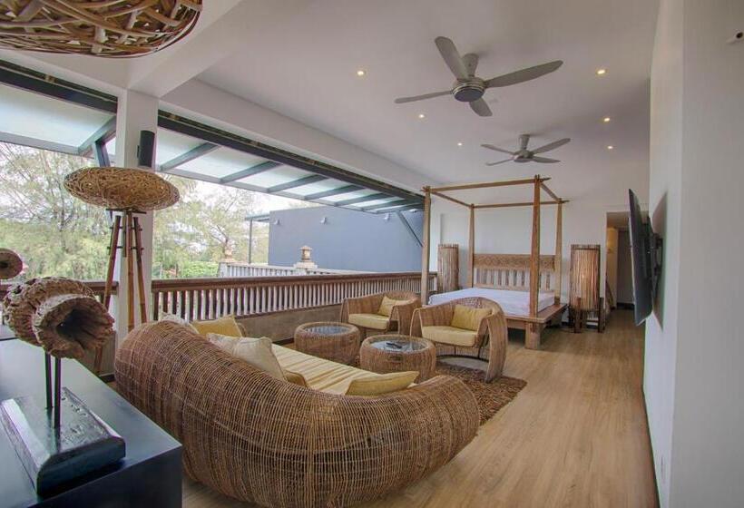 جناح إدارى, Lot 33 Boutique