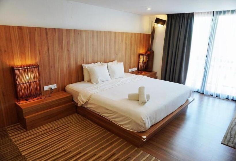 جناح جونيور مزوَّد بشرفة, Lot 33 Boutique