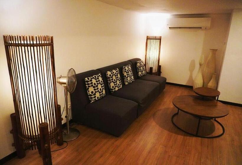 جناح جونيور مزوَّد بشرفة, Lot 33 Boutique