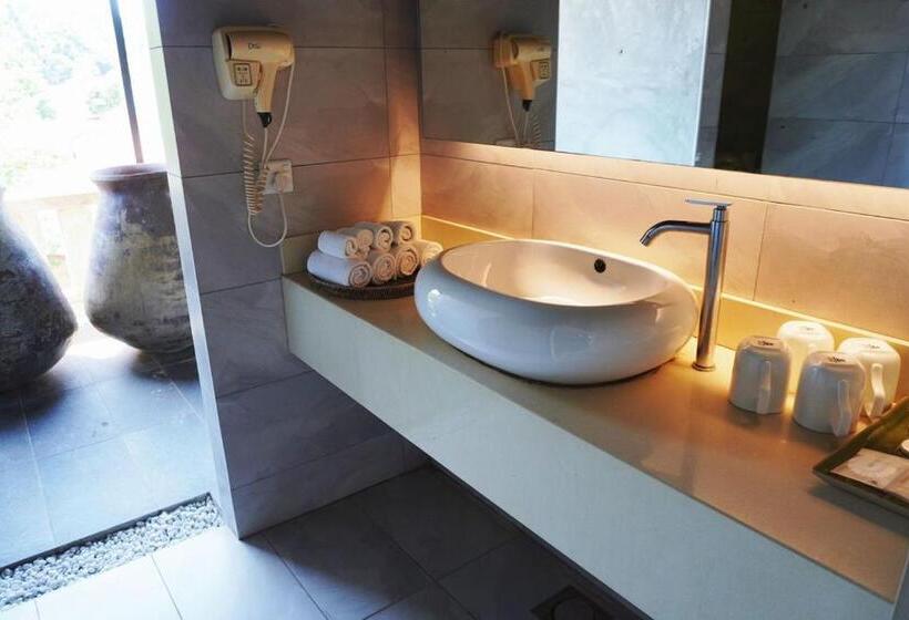 جناح دوبلكس, Lot 33 Boutique