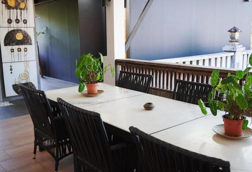 جناح دوبلكس, Lot 33 Boutique