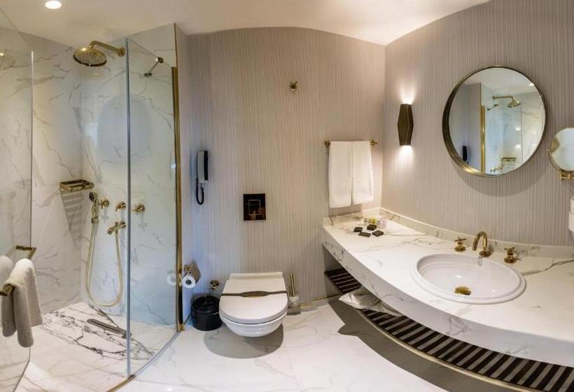 اتاق لوکس, The Wyspy