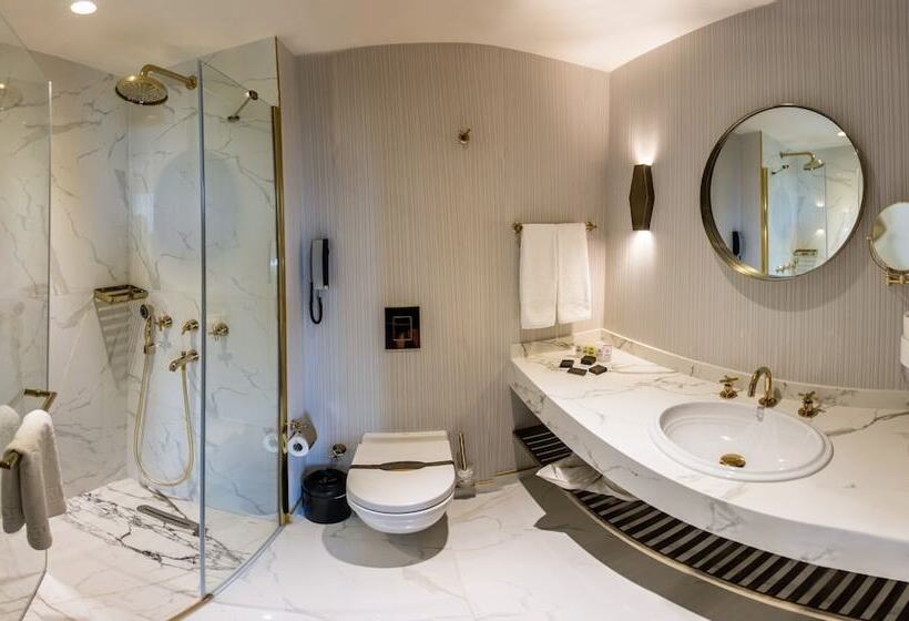 اتاق لوکس, The Wyspy