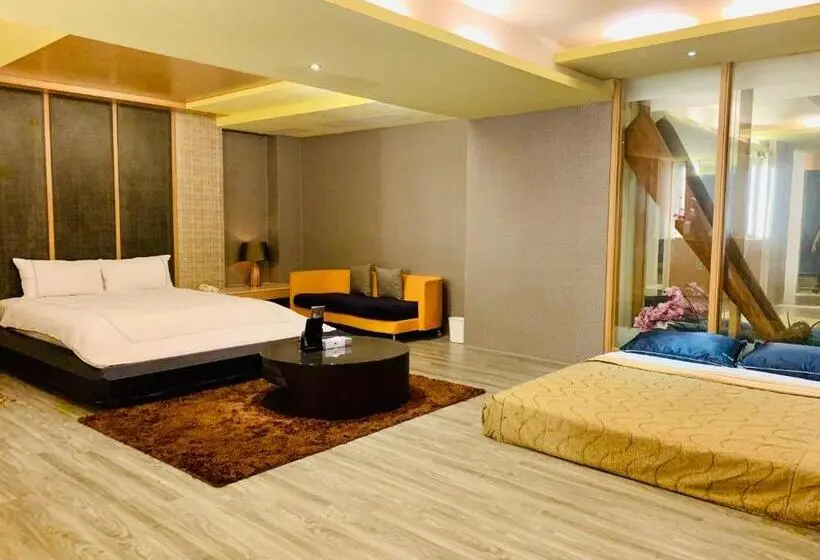 اتاق استاندارد چهار تخته, Her Home Spa Motel Chiayi