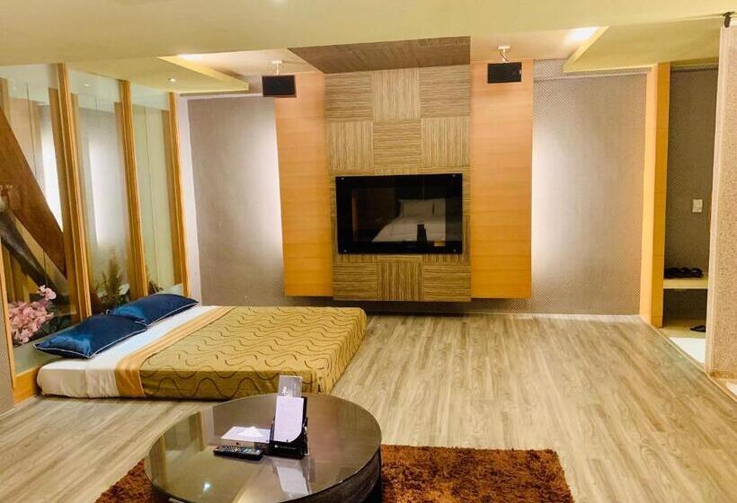 اتاق استاندارد چهار تخته, Her Home Spa Motel Chiayi