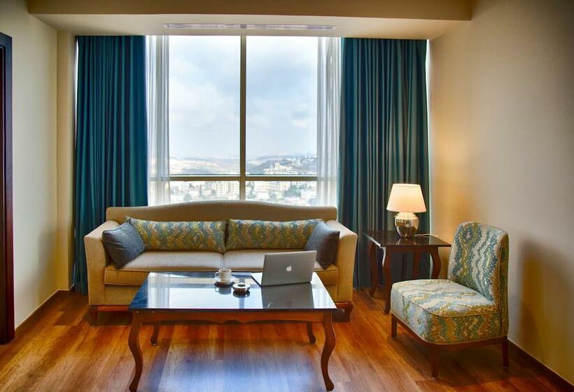 سوییت اجرایی, Carmel