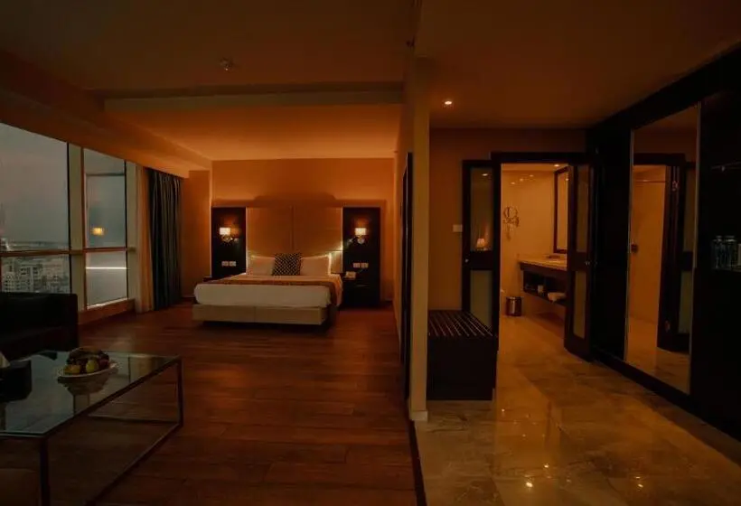 اتاق لوکس, Carmel