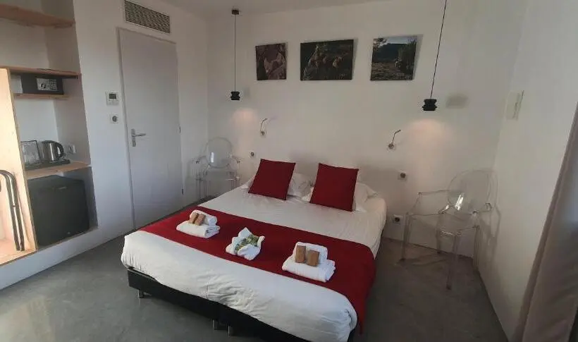Standard Neljän Hengen Huone, Contact Hôtel Le Minervois Hôtel & Restaurant Au Nord De Carcassonne