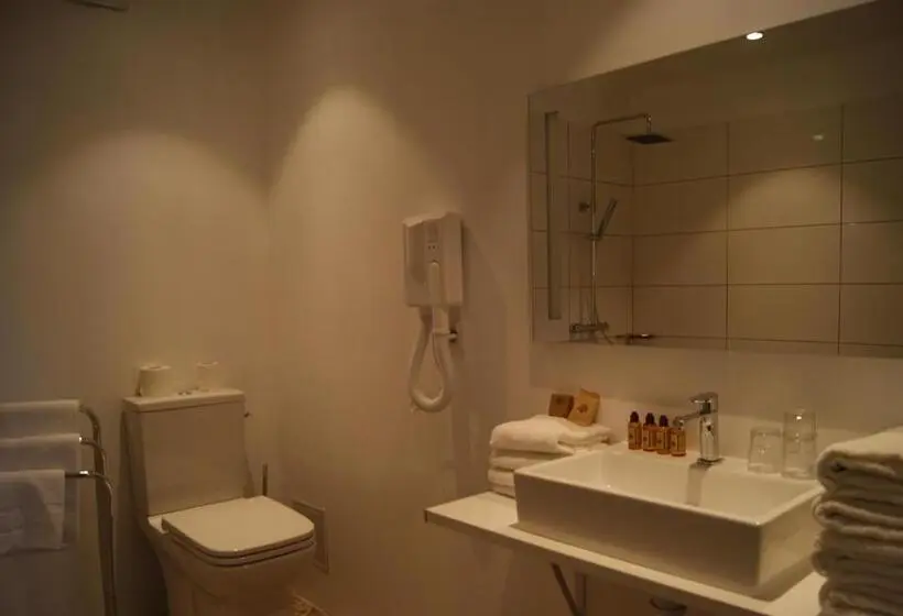 Standard-huone Terassi, Contact Hôtel Le Minervois Hôtel & Restaurant Au Nord De Carcassonne