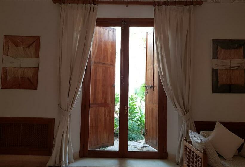 سوییت جونیور, Palais Claudio Bravo