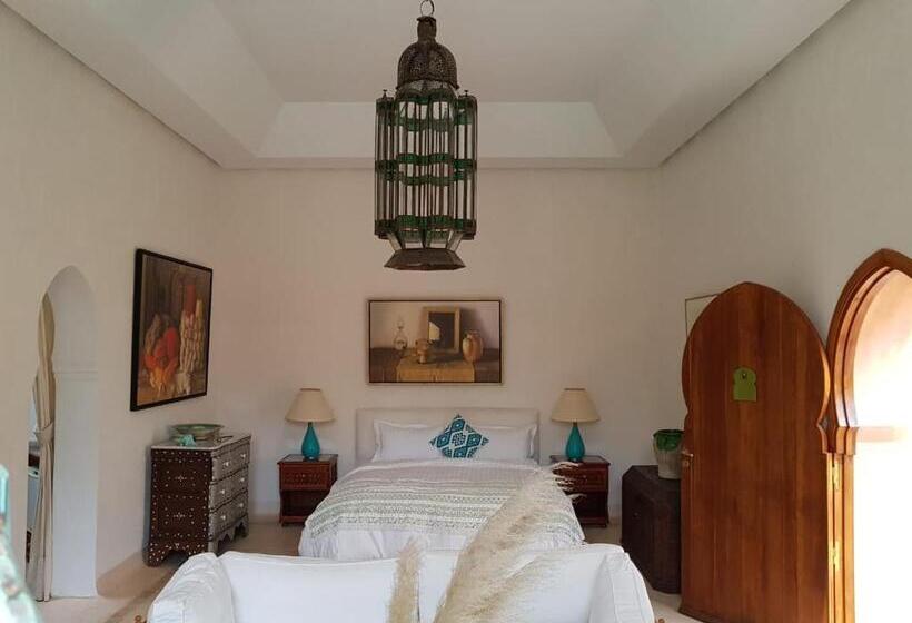 سوئیت با تخت بزرگ, Palais Claudio Bravo