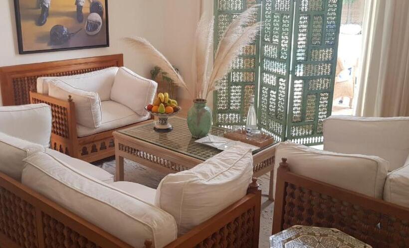 سوئیت با تخت بزرگ, Palais Claudio Bravo