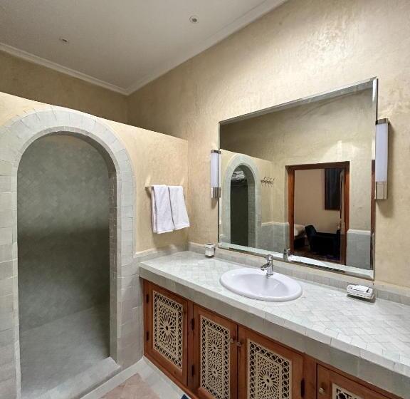 سوییت جونیور, Palais Claudio Bravo