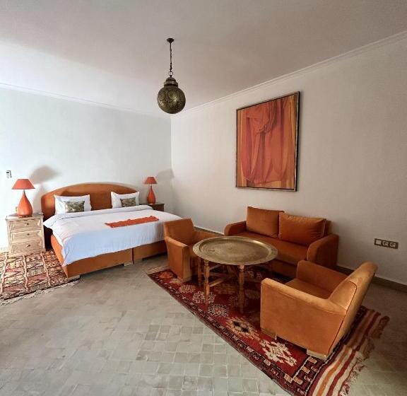 سوییت جونیور, Palais Claudio Bravo