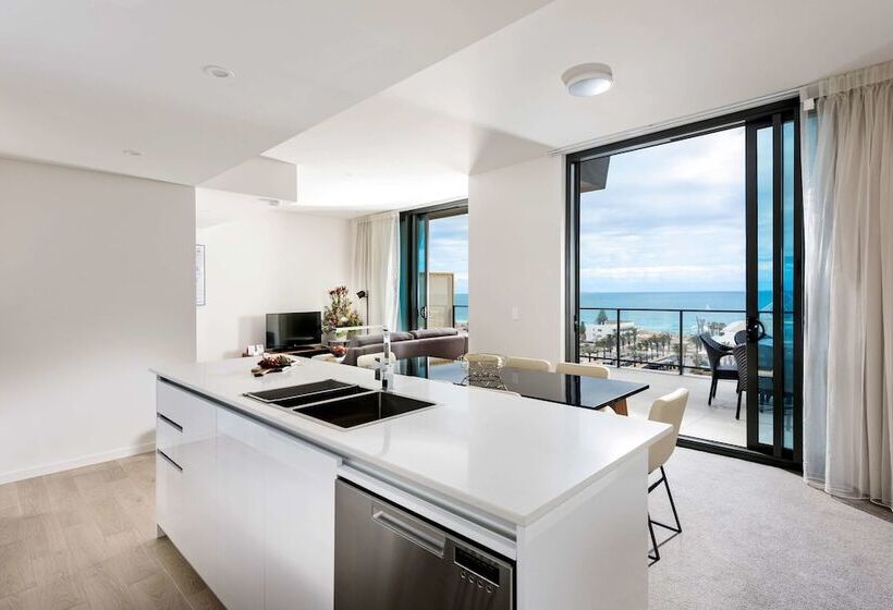 Penthouse Suite, Ramada By Wyndham Vetroblu Scarborough Beach