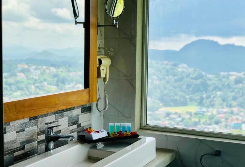 Люкс с Балконом, The Heaven's Villa Kandy