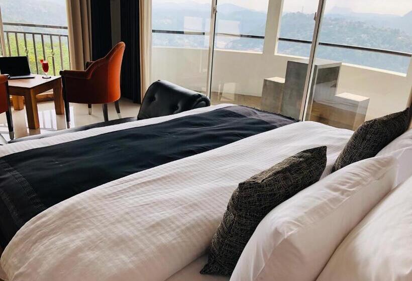 Люкс с Балконом, The Heaven's Villa Kandy