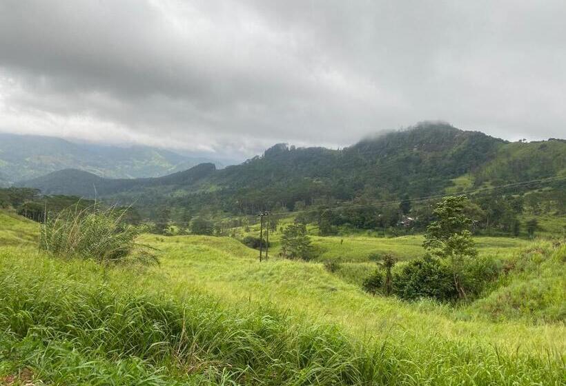 Номер Deluxe с Балконом, The Heaven's Villa Kandy