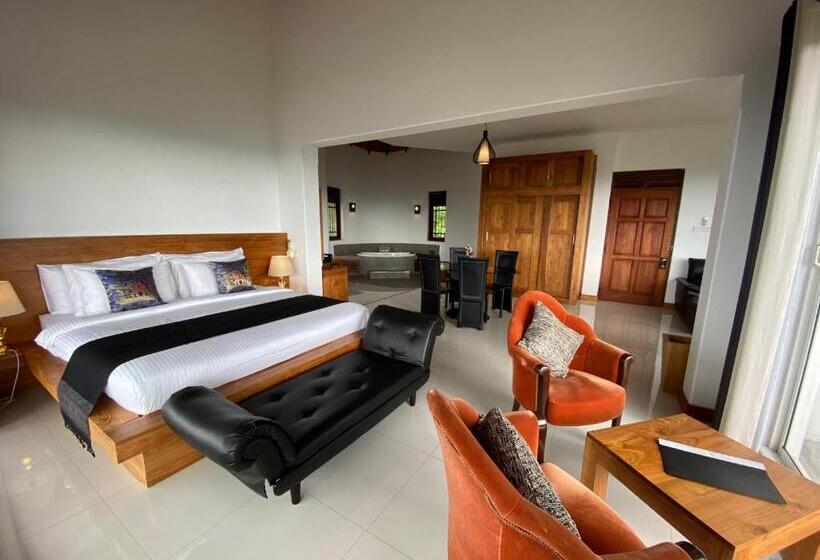 Люкс с Балконом, The Heaven's Villa Kandy