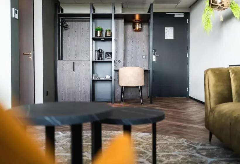 キングサイズベッドのデラックススイート, Onderwijshotel De Rooi Pannen Eindhoven