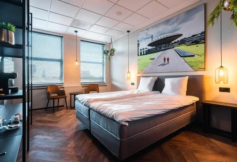 キングサイズベッドのデラックスルーム, Onderwijshotel De Rooi Pannen Eindhoven