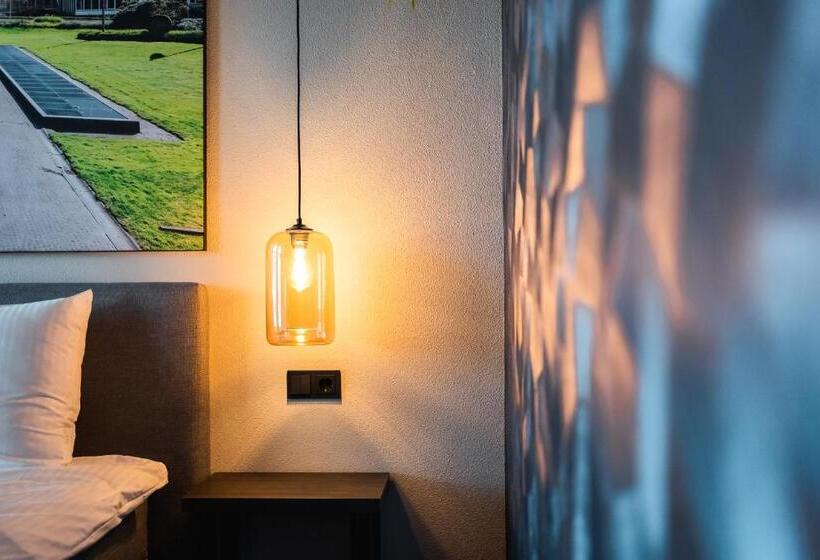 带大床的豪华间, Onderwijshotel De Rooi Pannen Eindhoven