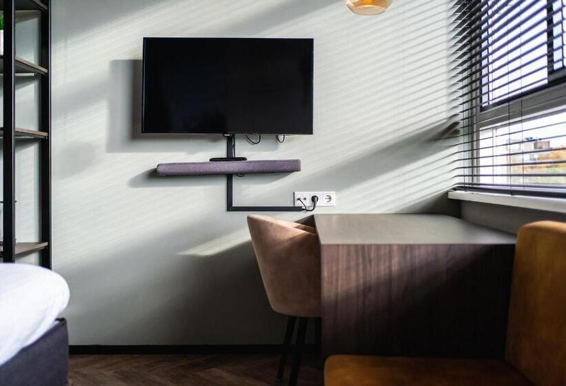 Номер Стандарт, Onderwijshotel De Rooi Pannen Eindhoven
