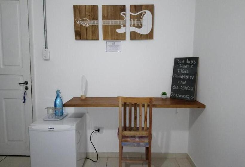 اتاق سوپریور, Studio House