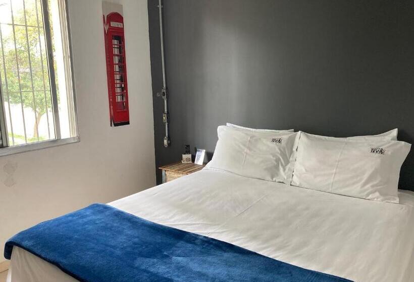 اتاق سوپریور, Studio House