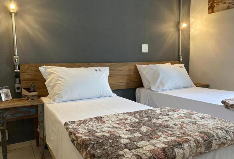 اتاق سوپریور, Studio House