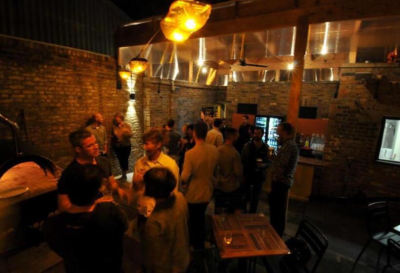 스탠다드 룸 공동 욕실, The Grange Pub