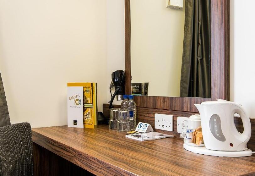 スタンダードルーム, Chain Runner, Livingston By Marston S Inns