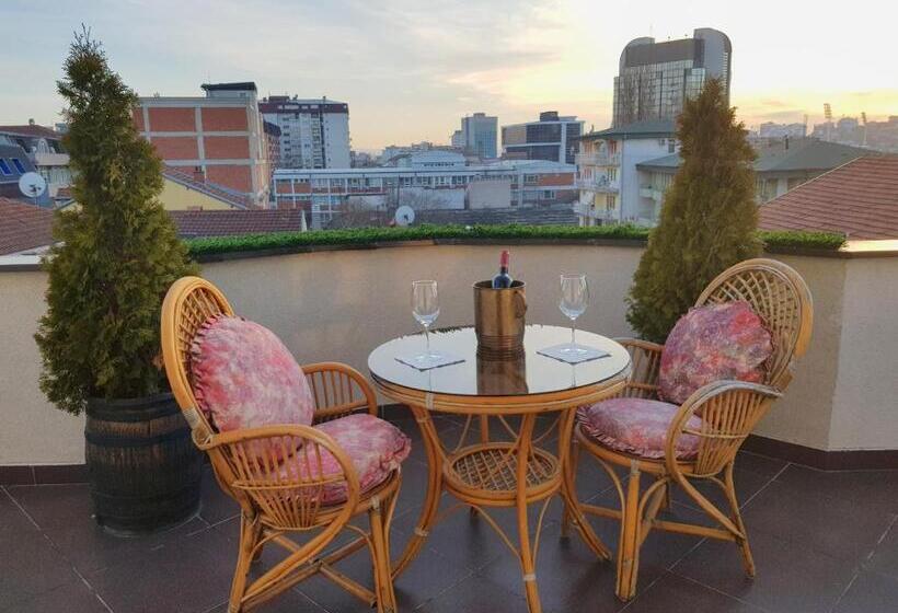 اتاق استاندارد سه تخته با بالکن, Kika