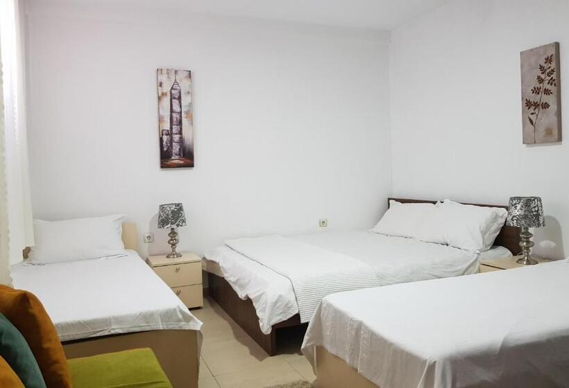 اتاق خانوادگی, Kika