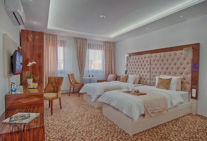 اتاق خانوادگی, New