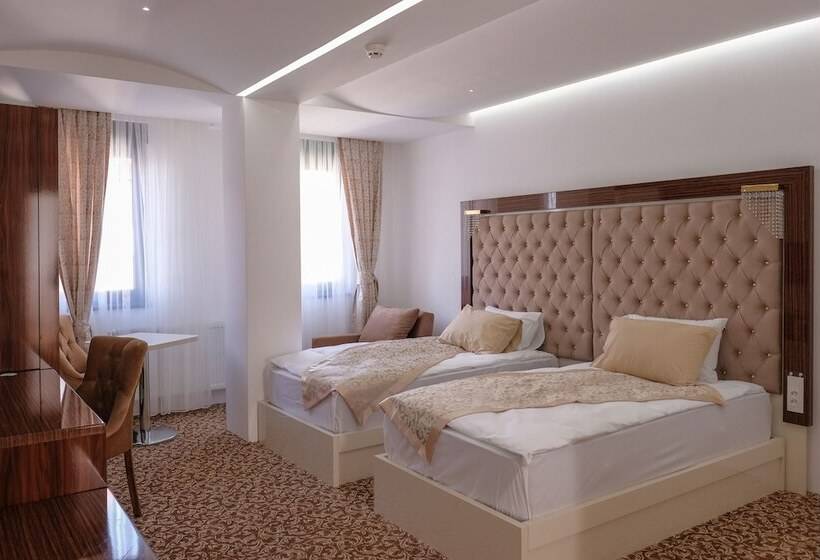 اتاق خانوادگی, New