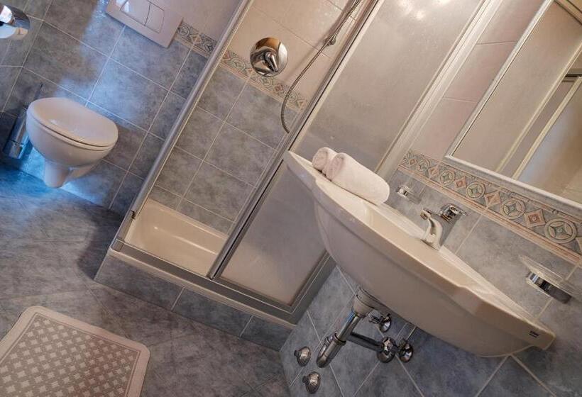 Семейный Номер, Schwarzer Adler