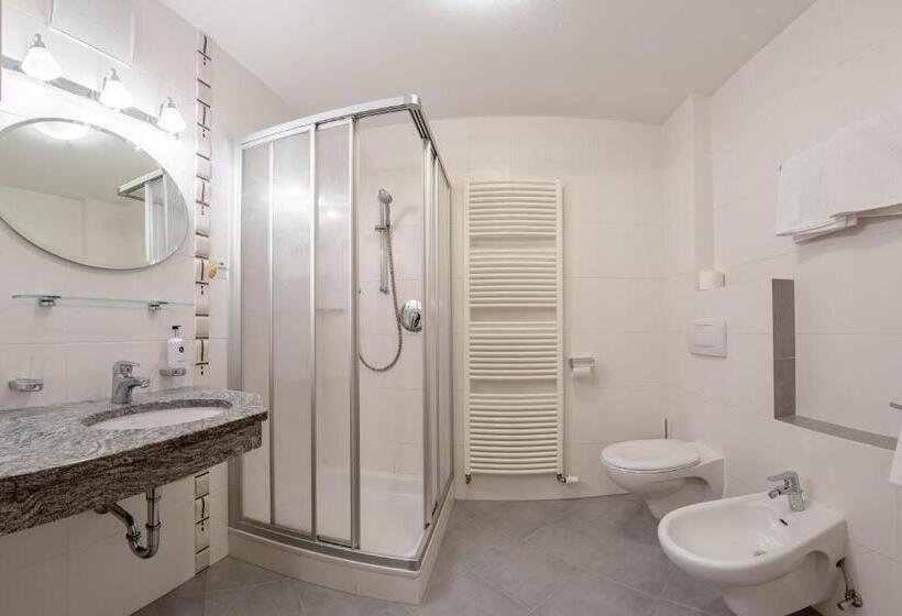 Номер Deluxe с Балконом, Schwarzer Adler