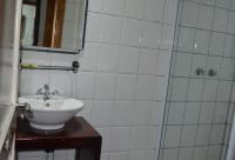 חדר סטנדרט, The George